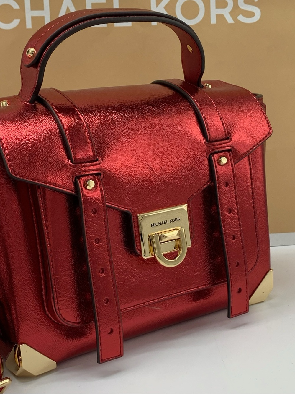 Michael Kors Manhattan Medium Patent
Faux Leather Satchel - Picture 3 of 15